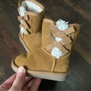 Koolaburra by UGG Victoria Short Chestnut Bow Boots